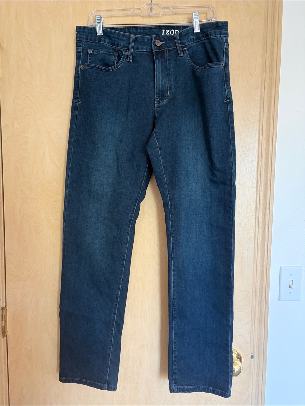 IZOD Men's Straight-Leg Jeans